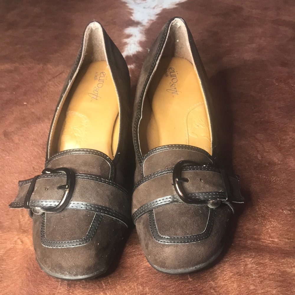 EuroSoft by SoFFT! Size 7 Brown Suede, Buckle Accent Shoes! Never worn!